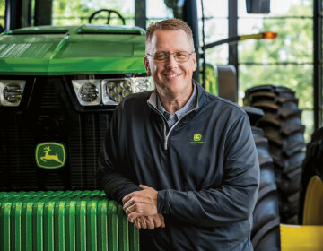 Deere & Company Anuncia Cambios Clave en el Liderazgo