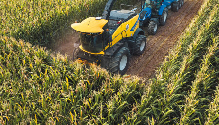 New Holland celebra el 60.o aniversario de su picadora de forraje autopropulsada
