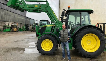 Agrícola Castellana Entrega JOHN DEERE 6115MC a Eduardo Sahagun Toribio, de Villabragima (Valladolid).