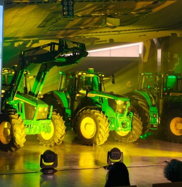 John Deere presenta sus novedades de maquinaria en el Parla Innovation Center con foco en las series 6M, 6R y 8R