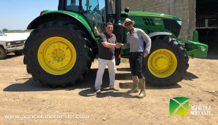 Agricola Noroeste entrega a Segis y David, John Deere 6155M