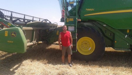 Agricola Castellana entrega de cosechadora JOHN DEERE T660 HMi con corte de 7,60 metros a Fernando Cantero, de Tordomar (Burgos) 