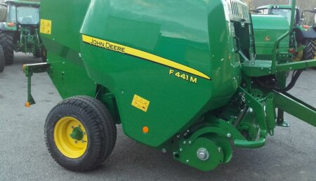 Agrícola Castellana Entrega de rotoempacadora JOHN DEERE F441M a Oscar Gonzalez en Roiz, Cantabria.