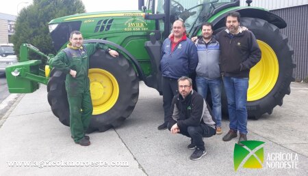 Agricola Noroeste entrega John Deere 6155R Full Equipe a Javier