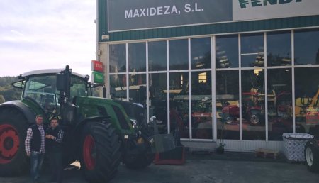 Maxideza entrega a Gandeiros de Lalín, tractor Fendt modelo 930 y segadora Krone B1000