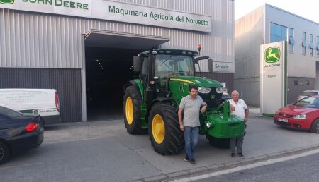 Agrícola Noroeste  entrega John Deere 6155R a SAT PETEIRA