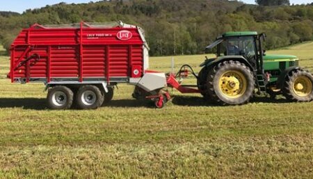 Agricola Calvo entrega un emolque autocargador picador LELY TIGO MR40 a AGRIFOR LOUSADA S.L.U., en Lousada - Portomarin (LUGO)