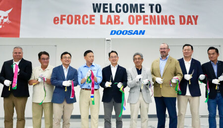 Doosan Bobcat inaugura eFORCE LAB. El centro de I+D de baterías acelera el desarrollo de baterías modulares