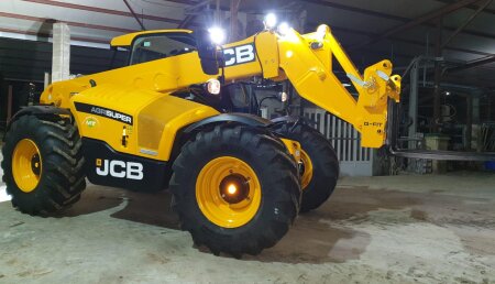 Millares Torrón entrega JCB 542/70 Agrisuper a Jose Manuel de Naron (Portomarin) 