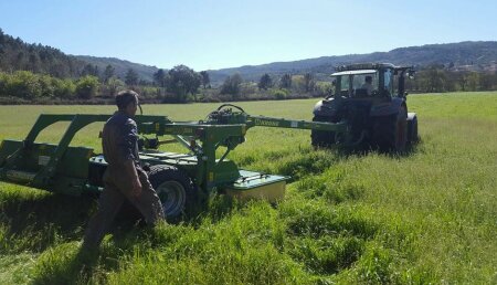 Agricola Suarez entrega Segadora Arrastrada con Acondicionador + Cinta de transporte y lanza central Krone