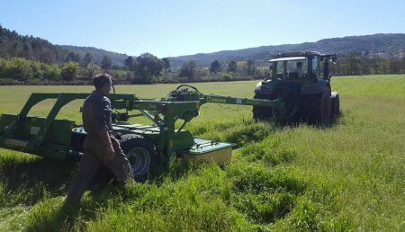 Agricola Suarez entrega Segadora Arrastrada con Acondicionador + Cinta de transporte y lanza central Krone