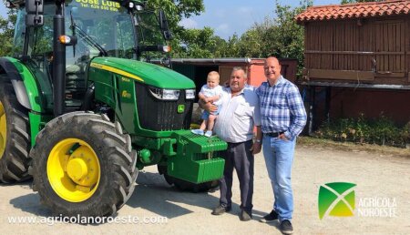 Agrícola Noroeste entrega John Deere 5100R  a José Luis García Pazos