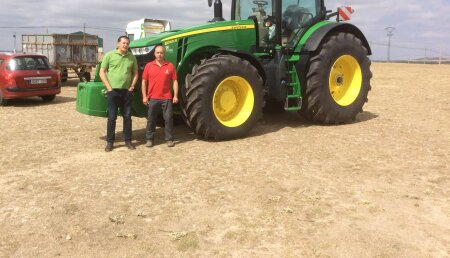 Comercial Agrícola Castellana entrega JOHN DEERE 8245R de José María Gutierrez, de Villalar de los Comuneros (Valladolid)