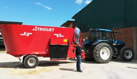 Ausama realiza una demostracion TRIOLIET en Segovia