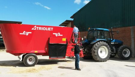 Ausama realiza una demostracion TRIOLIET en Segovia