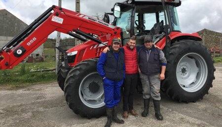 Agricola Suarez entrega Massey Ferguson  5712 SL  a gandeiria AGROBOUZO, S.L.