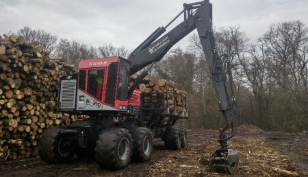 Forest Pionner entrega  a la empresa SARL LA FORESTIERE de SAINT CHELY D´APCHER - Autocargador TimberPro IncTF830B para Francia