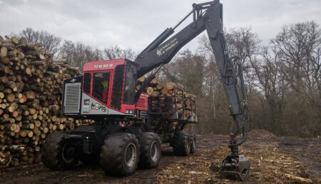 Forest Pionner entrega  a la empresa SARL LA FORESTIERE de SAINT CHELY D´APCHER - Autocargador TimberPro IncTF830B para Francia
