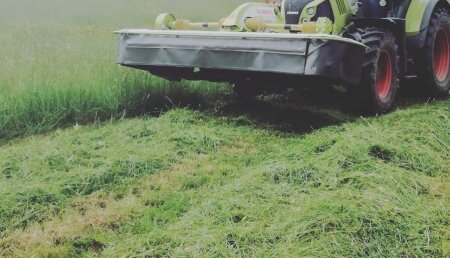 Hermanos Villar entrega a Hermanos Cortiñas, segadora Claas Disco 3200 FC