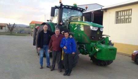 Comercial Agricola Castellana entrega  aJosé María Rodríguez Fontaneda, de Olleros (Palencia), un JOHN DEERE 6195R