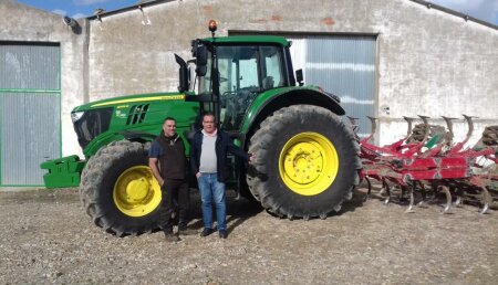 Agrícola Castellana Entrega JOHN DEERE 6175M a David de la Torre, de Quintana del Puente (Palencia).