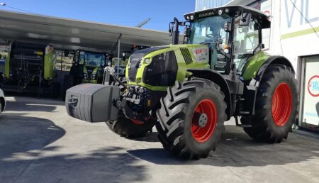 Hermanos VILLAR entrega entrega Claas  Arion 460 y Claas  Arion 450. con pala cargadora Tenias.