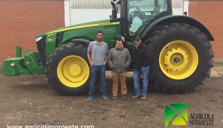 Agricola Noroeste Entrega John Deere 8295R a la explotación agricola de Biocelama S.L (Villacelama- Leon)