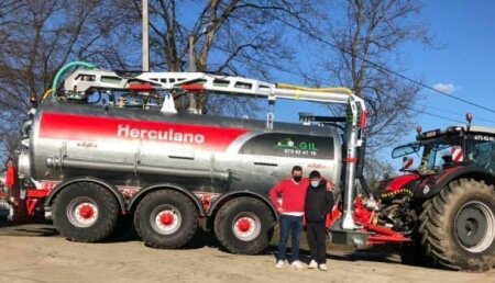 Maxideza entrega a Miguel Angel Gil Vila cisterna Herculano de 20.000 litros