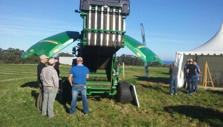 John Deere presenta su renovada gama de empacadoras (Asturias)