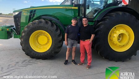 Agrícola Noroeste  entrega John Deere 8320R a Cunícula Dima SL