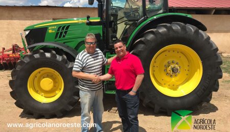 Agricola Noroeste entrega John Deere 6215R a José Angel 