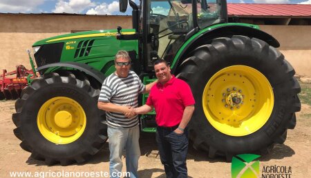 Agricola Noroeste entrega John Deere 6215R a José Angel 