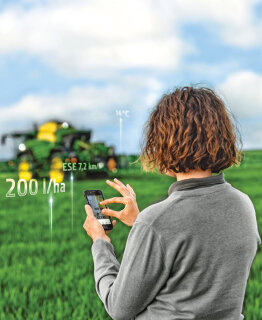John Deere celebra 25 años de guiado automático – desde los primeros sistemas de guiado en cabina hasta la agricultura conectada