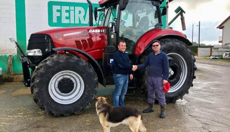 Agricola Matova Entrega a Gandería Carreira, Case Puma 200 CVX.