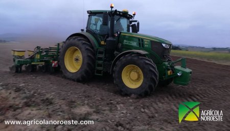 Agrícola Noroeste entrega John Deere 6250R y Sembradora John Deere 1725 NT  a Comercial Agropres de Barres, Asturias 