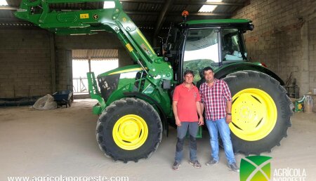 Agrícola Noroeste  entrega John Deere 6115MC+623R a ANGEL Y JOSE