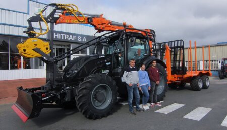  Hitraf Entrega de Valtra T174 EA, cuchilla frontal Hitraf BFHDI con Grúa Guerra 74, cabrestante y remolque R12.