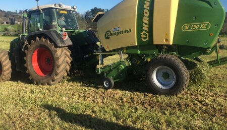 Millares Torron entrega rotoempacadora Krone comprima V150 XC en melide - A Coruña.