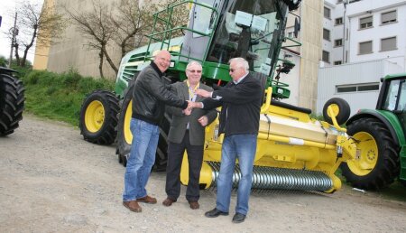 MAGRINO entrega una picadora John Deere a Trabajos Agricolas Liñeira en ExpOrdes