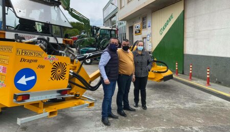 Maxideza entrega a Ana Maria ferradas Taboada y Jose Manuel , desbrozadora Frontoni Drago 500, en Silleda, Pontevedra.