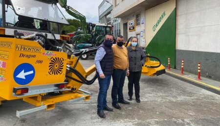 Maxideza entrega a Ana Maria ferradas Taboada y Jose Manuel , desbrozadora Frontoni Drago 500, en Silleda, Pontevedra.