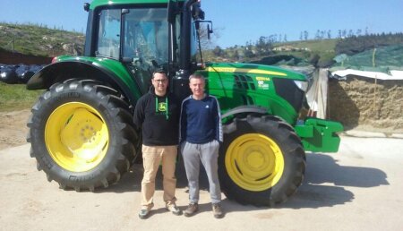 Agricola Castellana entrega a la Ganadería Joblegón SC, de Quijas (Cantabria),  JOHN DEERE 6130M SuperStar