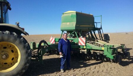  Comercial Agrícola Castellana Entrega de sembradora JOHN DEERE 750A Green Star de 6 metros con Isobus a Soc. Coop. Ltda Gamobab, de Miñanes de Ucieza (Palencia).