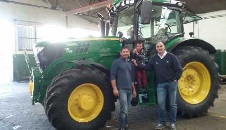 Agricola Castellana Entrega  JOHN DEERE 6155R a Agropecuaria Fernández Díez SL en Villarrodrigo de la Vega (Palencia).