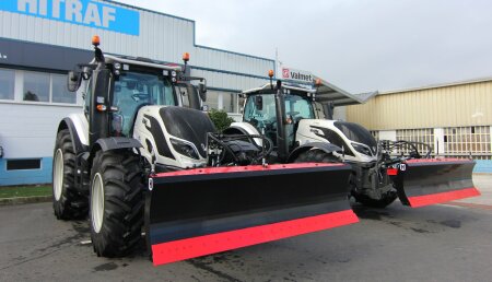 Hitraf entrega para Canarias dos Valtra forestales con cuchilla HITRAF