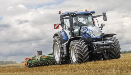 Los nuevos tractores T7 de distancia entre ejes estándar ofrecen tecnología, rendimiento y estilo