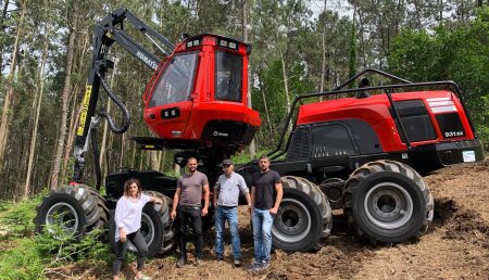 Hitraf entrega komatsu 931 XC - 8WD a Maderas Caamaño