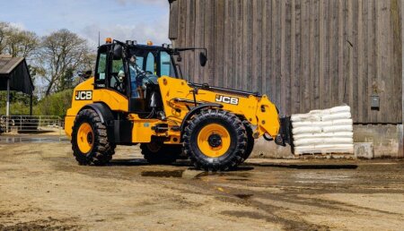 JCB INTRODUCE CARACTERÍSTICAS Y EQUIPOS MEJORADOS PARA LAS CARGADORAS DE RUEDAS TELESCÓPICAS PARA TRABAJOS PESADOS JCB TM320 Y TM320S