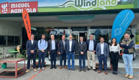 El Director General de TAFE visita Miguel Agrícola en Lugo, pioneros de la marca en España