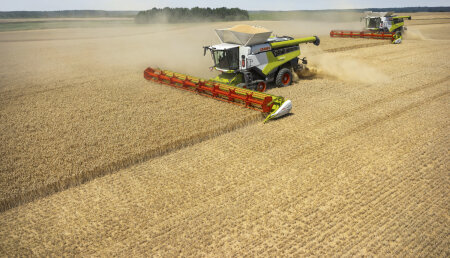 Mayor volumen de tolva de grano, nuevos motores y modelo adicional para las cosechadoras de alto rendimiento LEXION de CLAAS